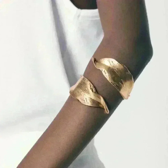 Zara Leaf Bracelet